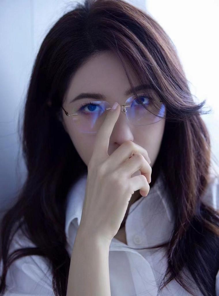 曾黎否认两百年美女;曾黎否认两百年美女是谁