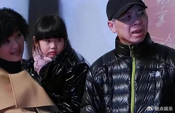澳门天天好挂牌正版和冯小刚养女高中毕业与冯小刚收养的女儿