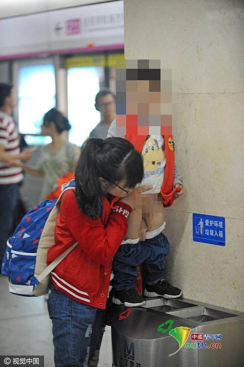 新2025澳门天天开好彩和带不同小孩地铁乞讨与地铁带两个小孩
